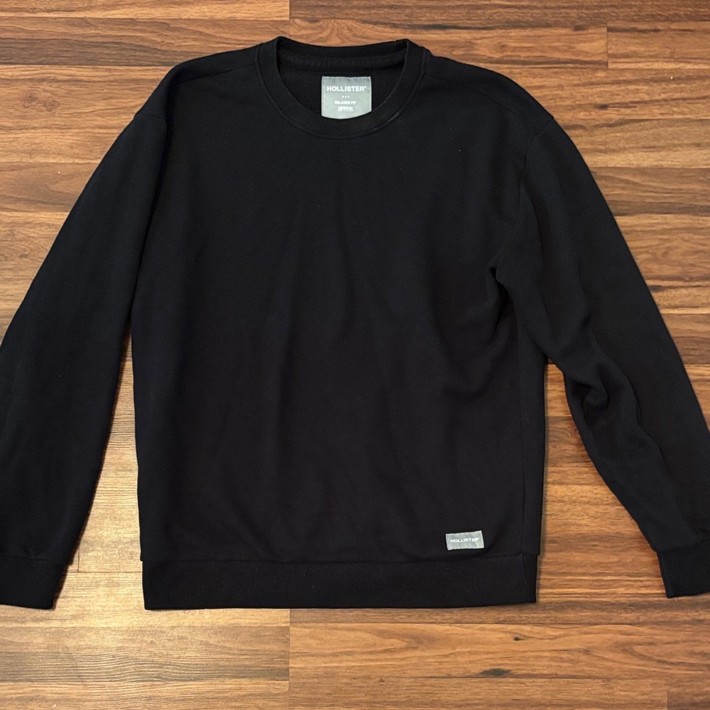 Hollister Men's Dark Crewneck Sweater
